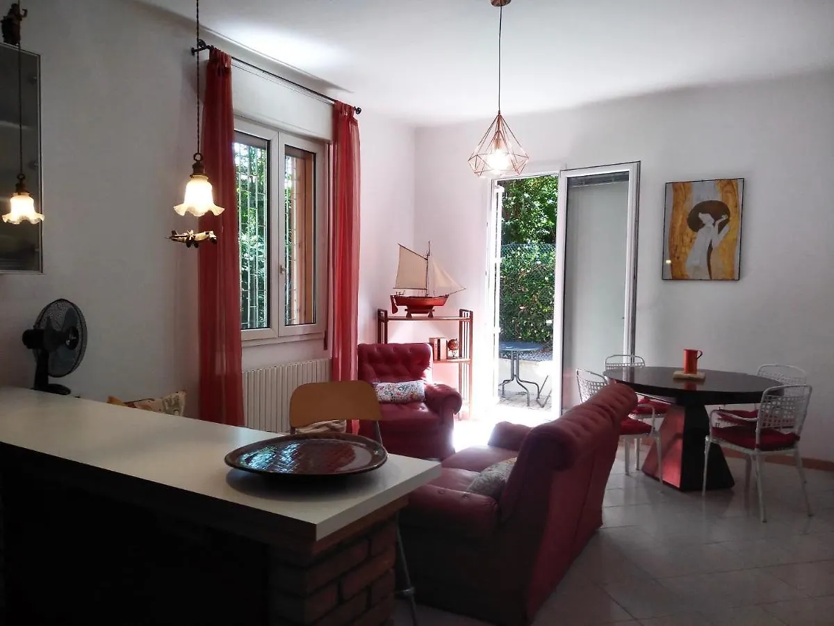 Επικοινωνία με το Like At Home